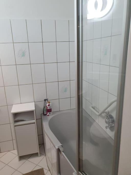 Gemuetliche 3-zimmer-wohnung Mit Tg-stellplatz - Top-lage In Apartment